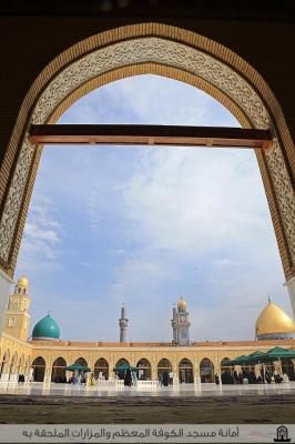 مسجد الكوفة المعظم و باحتهى الجميلة
