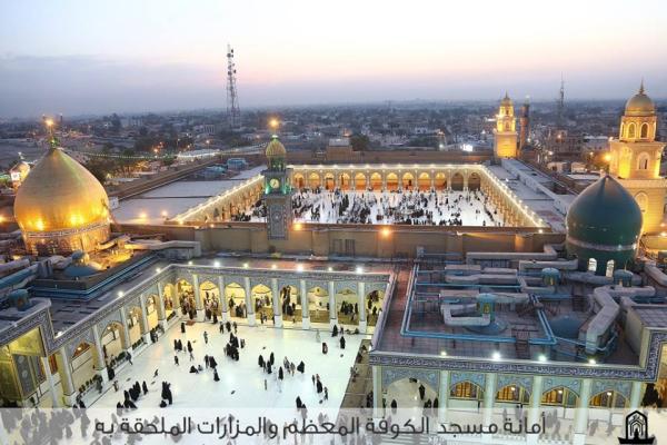 يظهر فيها  مسجد الكوفة المعظم من الاعلى في النهار يظهر فيها مسلم بن عقيل (ع ) و هانيء بن عروة (رض) و الحضرة