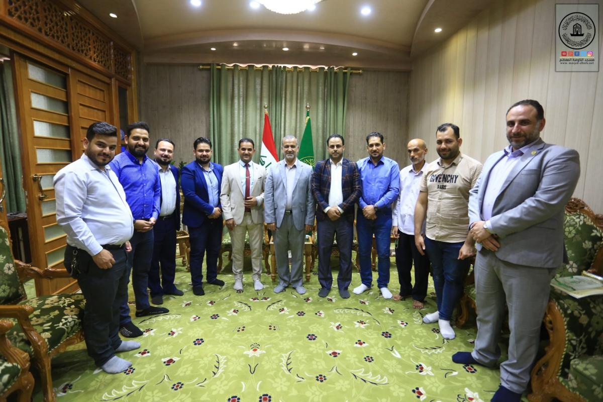 أمين مسجد الكوفة يكرِّم الفائزين في مسابقة الإذاعات العراقية التي تنظمها إذاعة سفير الحسين (ع)