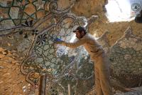 المباشرة بترميم وصيانة القطع المتضررة من المرآة العاكسة (العينكار) في حضرة مسلم بن عقيل (عليه السلام)