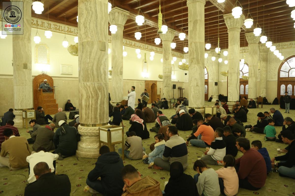 إحياءً لذكرى وفاة عقيلة الطالبيين السيدة زينب الكبرى (عليها السلام) مسجد الكوفة المعظم يقيم مجلس العزاء السنوي