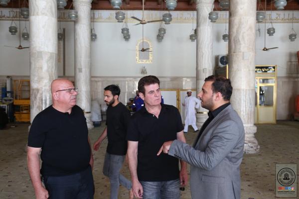 نقيب الفنانين السوريين الفنان محسن غازي يتشرَّف بزيارة مسجد الكوفة المعظم ويطلِّع على معالمه التاريخية