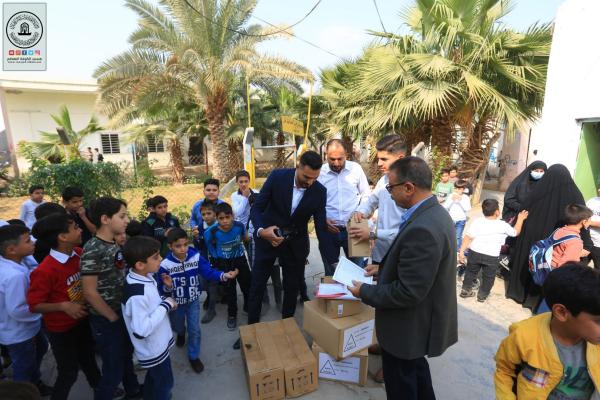 من أجل الحفاظ على صحة أبنائنا أمانة مسجد الكوفة تبدأ بتوزيع مواد التعقيم على المدارس