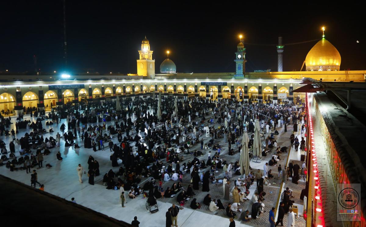 المؤمنون يحيون مراسم ذكرى الجرح الأليم وليلة القدر الأولى في مسجد الكوفة المعظم