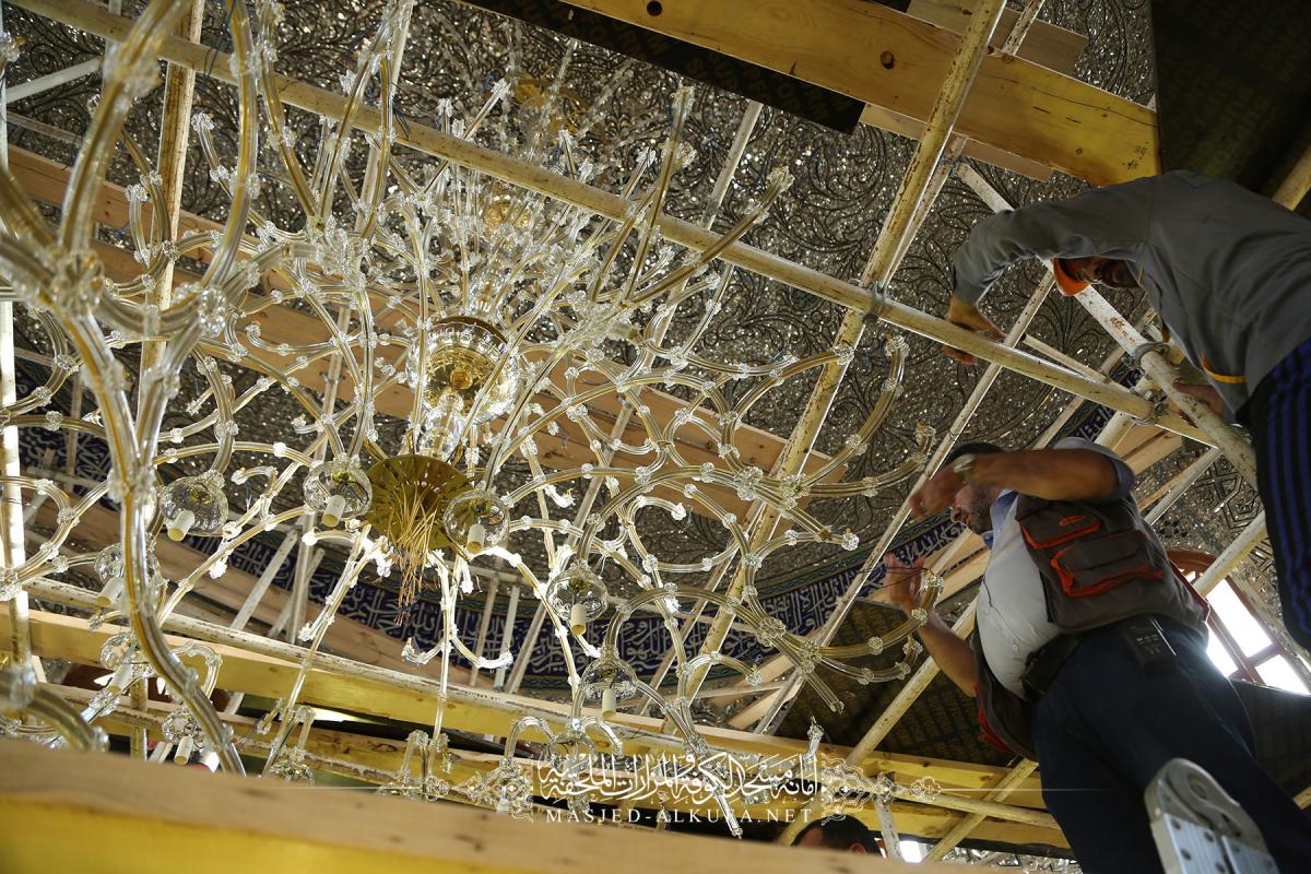 الانتهاء من تنصيب ثريات الكريستال في حضرتي السفير مسلم بن عقيل (عليه السلام) والصحابي هانئ بن عروة (رضوان الله تعالى عليه)