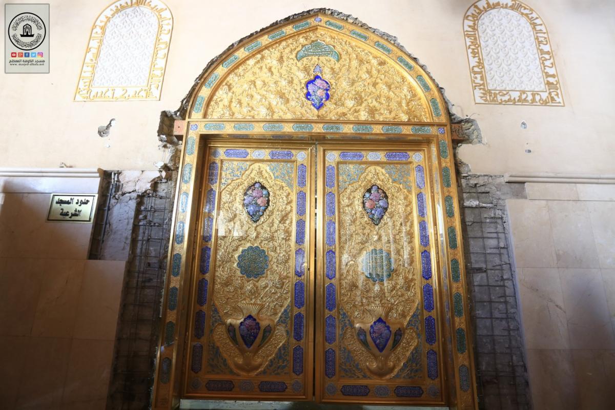 تغيير باب حضرة مسلم بن عقيل (ع) المطلة على مسجد الكوفة وسيتم افتتاحها في ذكرى ولادة المجتبى (ع)