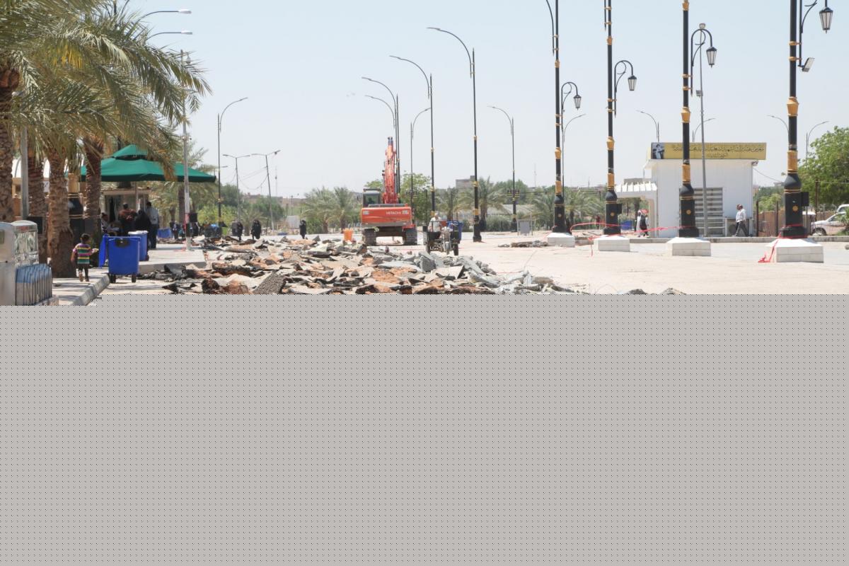 إنطلاق عدة مشاريع خدمية لاكساء الشوارع والارصفة المحيطة بمسجد الكوفة المعظم