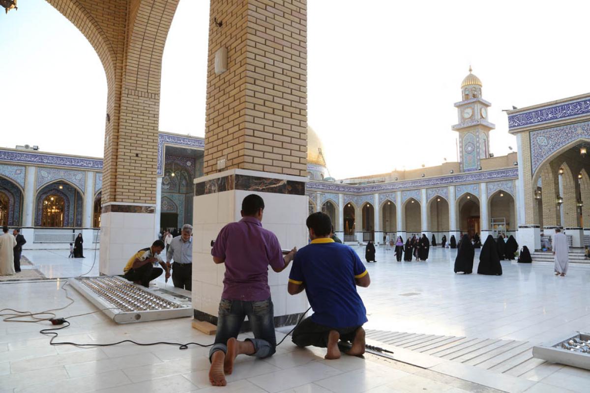 سياج بطول 120م بين رواقي مسلم بن عقيل وهانئ بن  عروة وصحن السفير الجديد